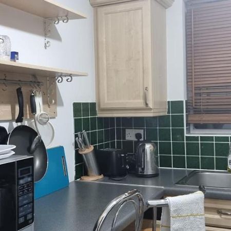 2 Bedroom Apartment - Greater London Dagenham Dış mekan fotoğraf