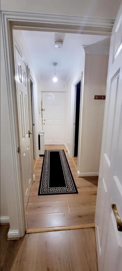 2 Bedroom Apartment - Greater London Dagenham Dış mekan fotoğraf