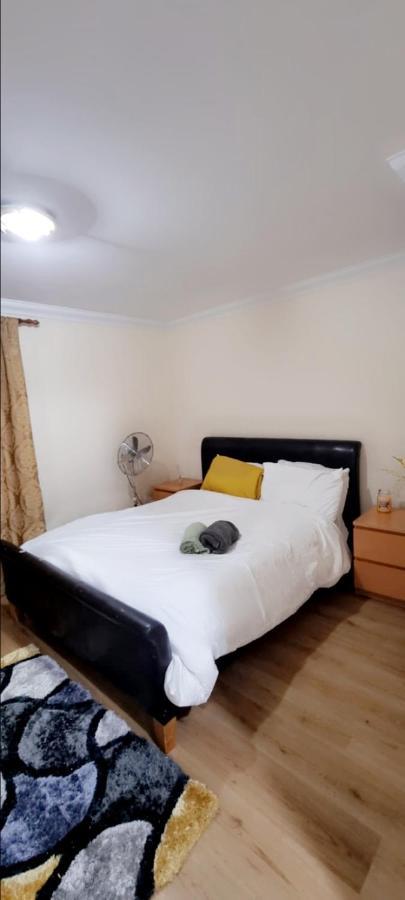 2 Bedroom Apartment - Greater London Dagenham Dış mekan fotoğraf