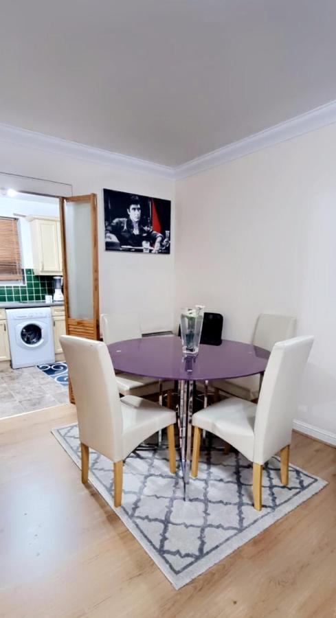 2 Bedroom Apartment - Greater London Dagenham Dış mekan fotoğraf