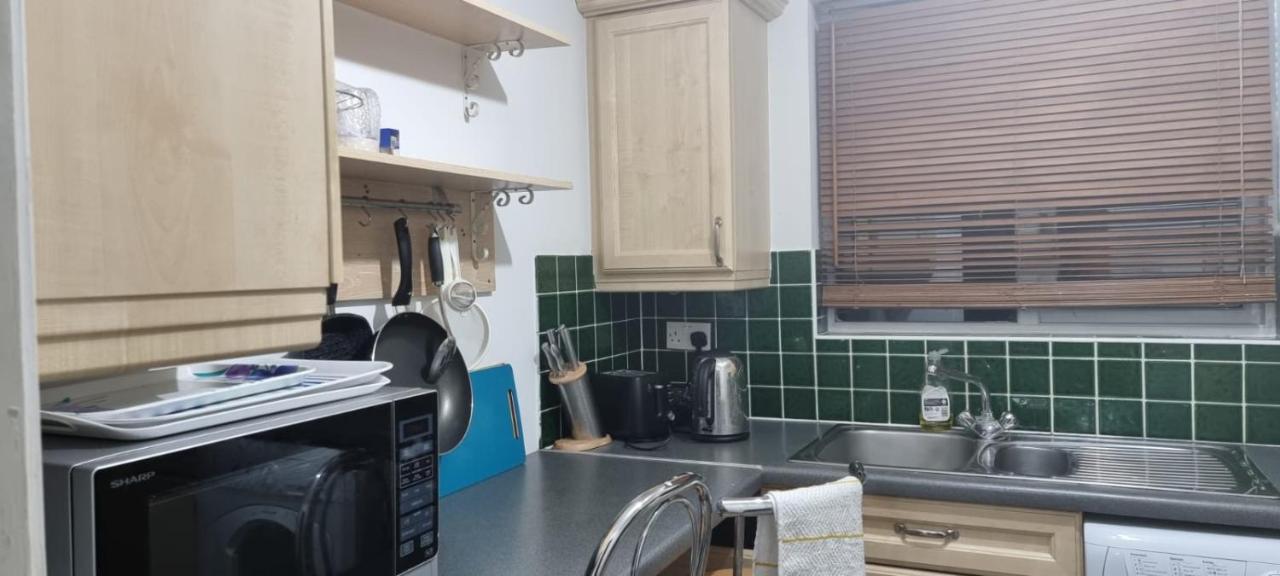 2 Bedroom Apartment - Greater London Dagenham Dış mekan fotoğraf