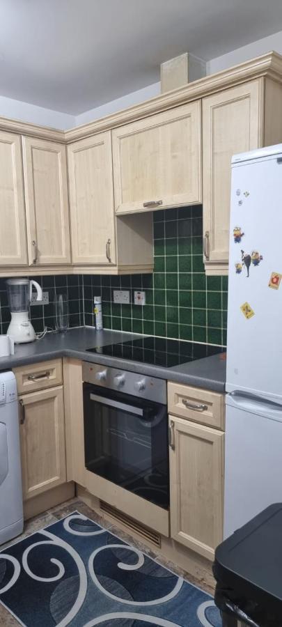2 Bedroom Apartment - Greater London Dagenham Dış mekan fotoğraf